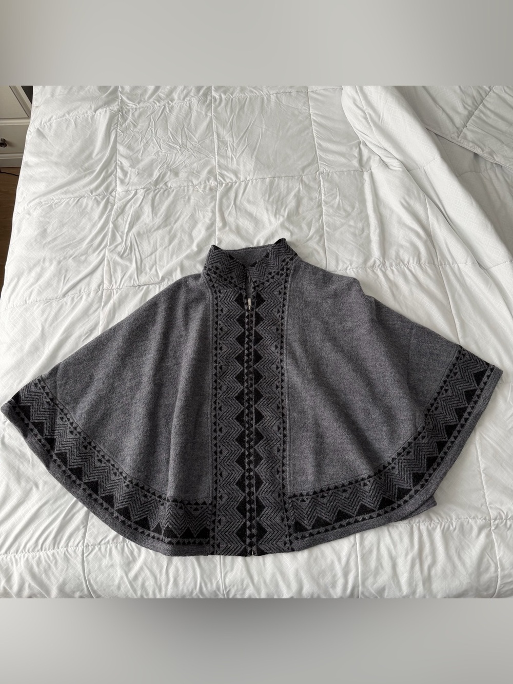 Katie Todd 100% Wool Full Zip Nordic Aztec Poncho Cape L/XL Gray Black Shawl